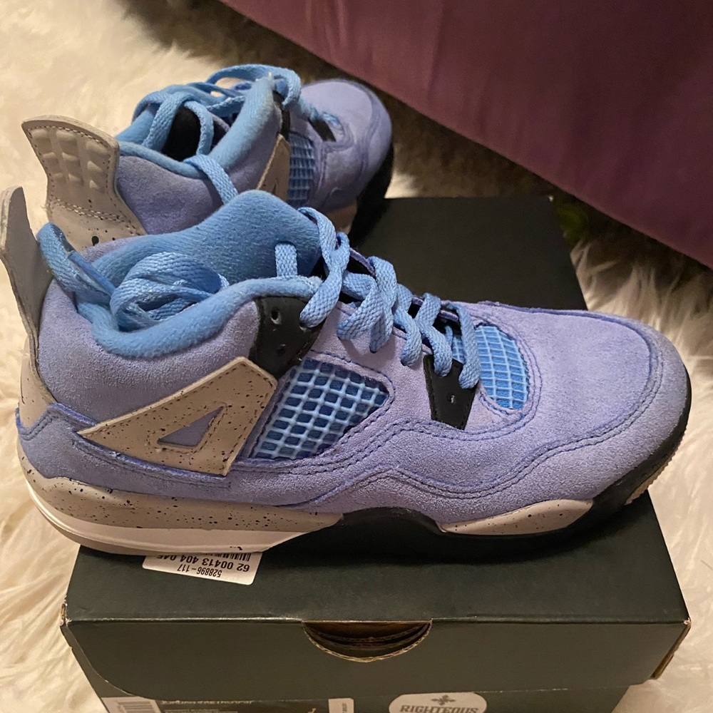 big girl  Air jordan 4 retro (PS) size 2.